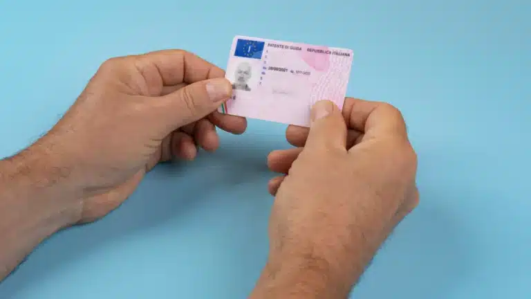 puedo conducir en suiza con carnet español